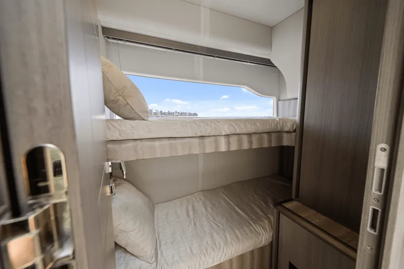 Slide: The Image of Galeon 480 FLY 2025 - 21