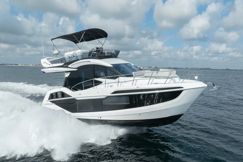 Slide: The Image of Galeon 480 FLY 2025 - 30