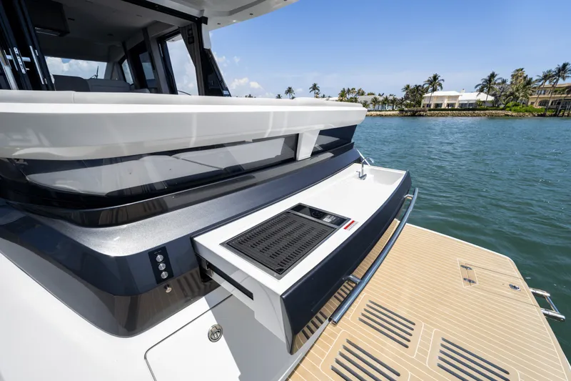 Slide: The Image of Galeon 480 FLY 2025 - 5