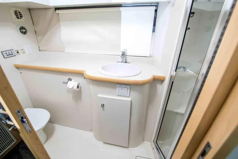 Slide: The Image of Carver Yachts 440 Aft Cabin Motor Yacht 1995 - 21