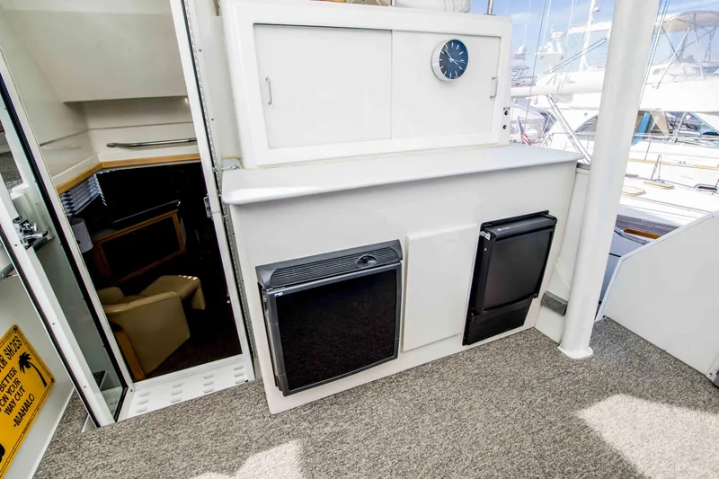 Slide: The Image of Carver Yachts 440 Aft Cabin Motor Yacht 1995 - 27