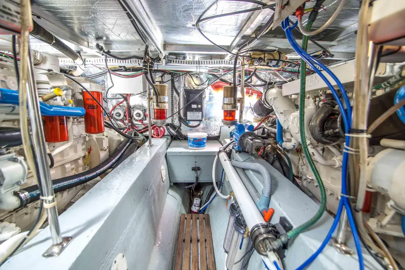 Slide: The Image of Carver Yachts 440 Aft Cabin Motor Yacht 1995 - 30