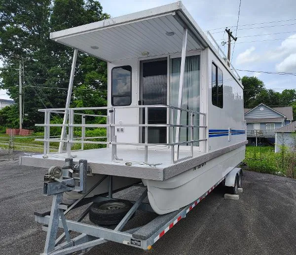 Slide: The Image of Catamaran Lil Hobo 31 2017 - 5