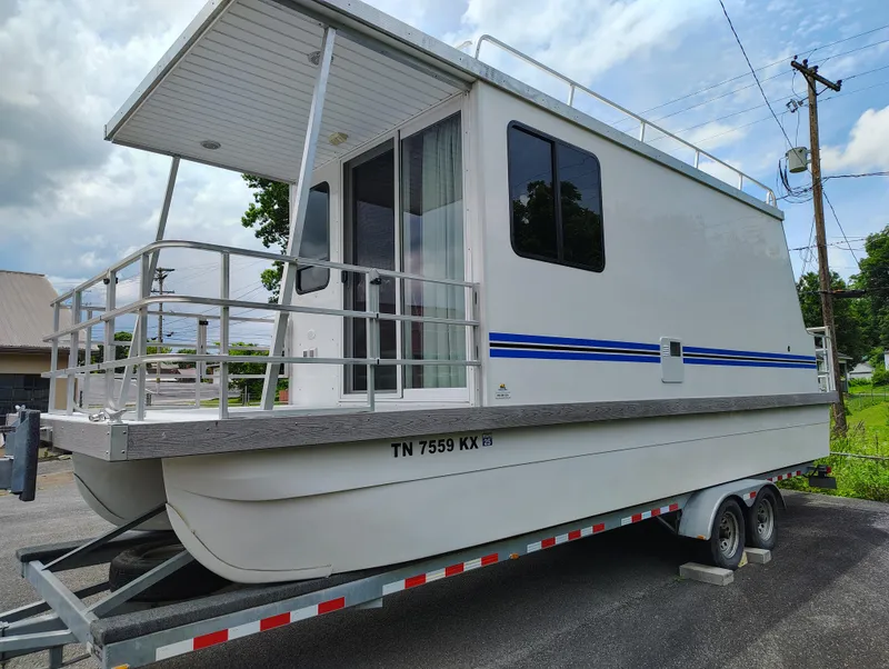 Slide: The Image of Catamaran Lil Hobo 31 2017 - 3