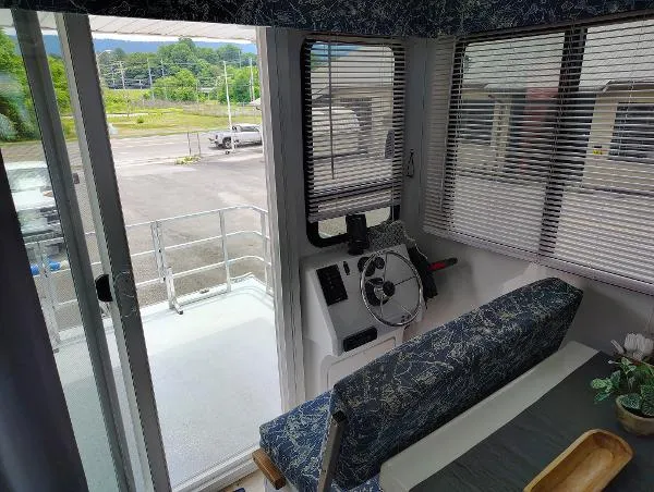 Slide: The Image of Catamaran Lil Hobo 31 2017 - 2