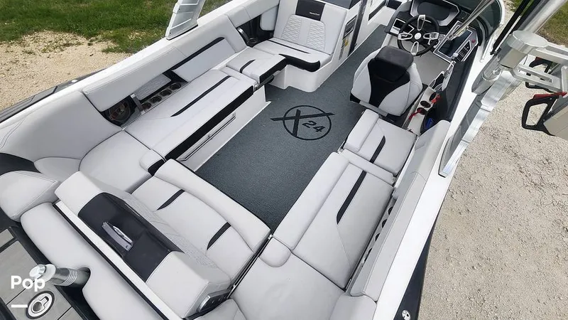 Slide: The Image of Mastercraft X24 2020 - 13967950