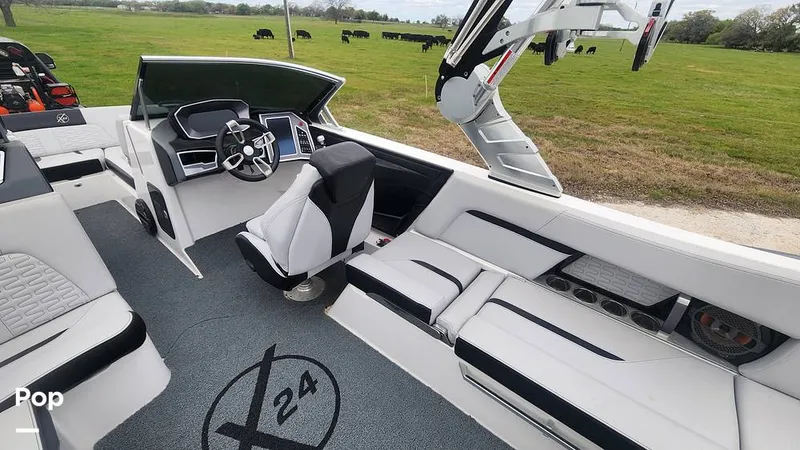 Slide: The Image of Mastercraft X24 2020 - 13967955