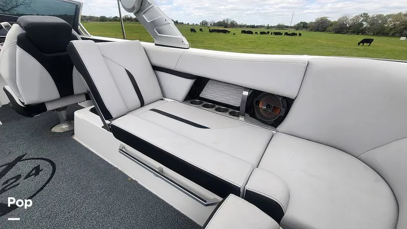 Slide: The Image of Mastercraft X24 2020 - 13967982