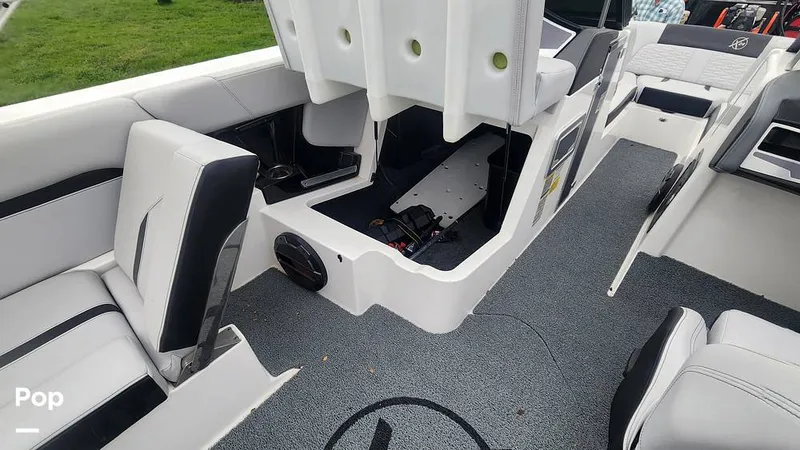 Slide: The Image of Mastercraft X24 2020 - 13967986