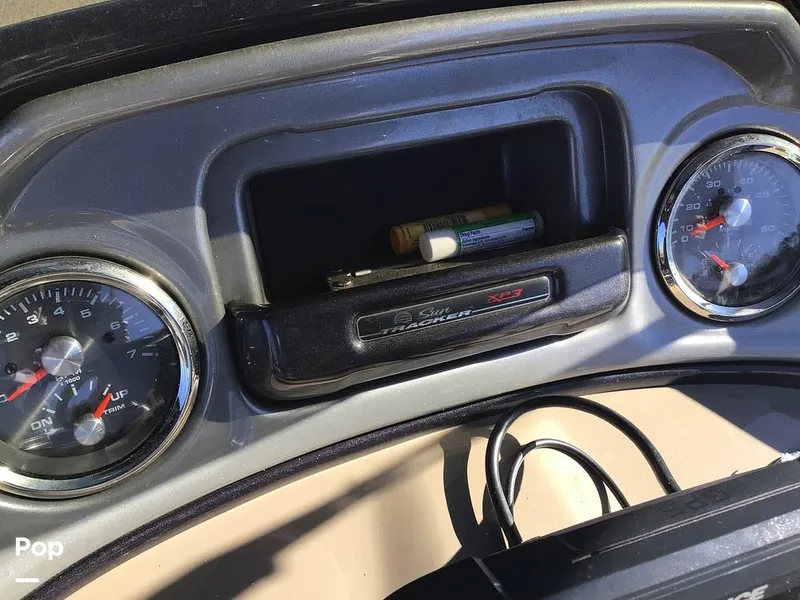 Slide: The Image of Sun Tracker Party Barge 22 DLX 2022 - 15071537