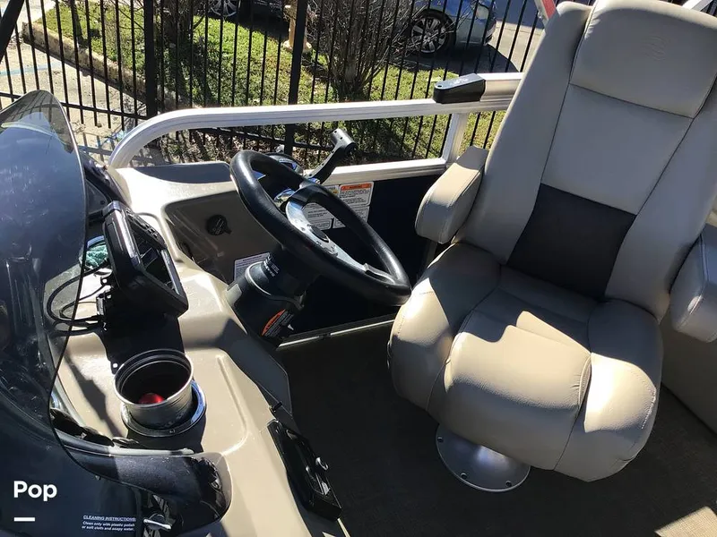 Slide: The Image of Sun Tracker Party Barge 22 DLX 2022 - 15071530