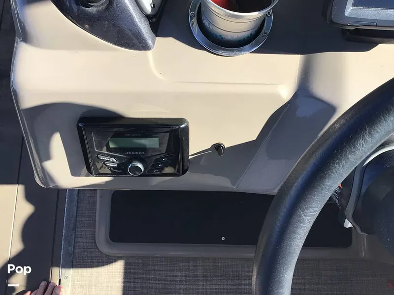 Slide: The Image of Sun Tracker Party Barge 22 DLX 2022 - 15071532