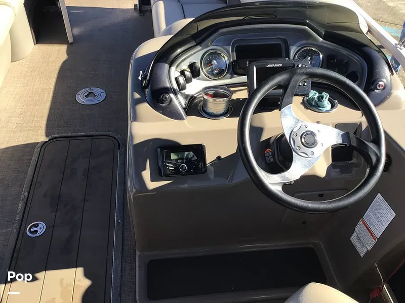 Slide: The Image of Sun Tracker Party Barge 22 DLX 2022 - 15071552