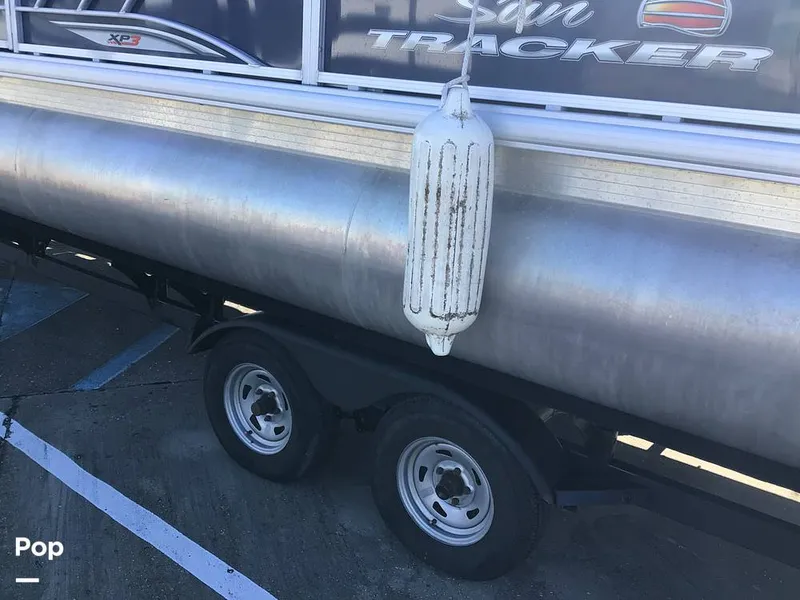 Slide: The Image of Sun Tracker Party Barge 22 DLX 2022 - 15071504