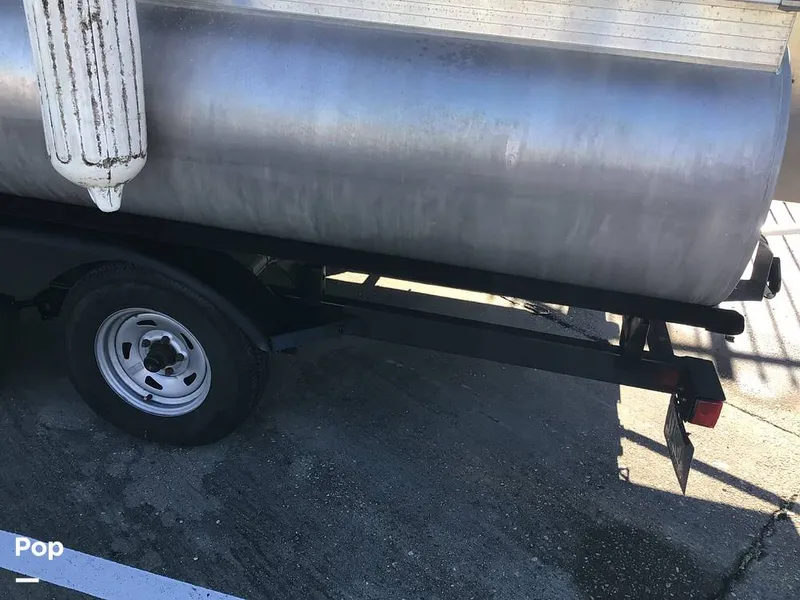 Slide: The Image of Sun Tracker Party Barge 22 DLX 2022 - 15071505