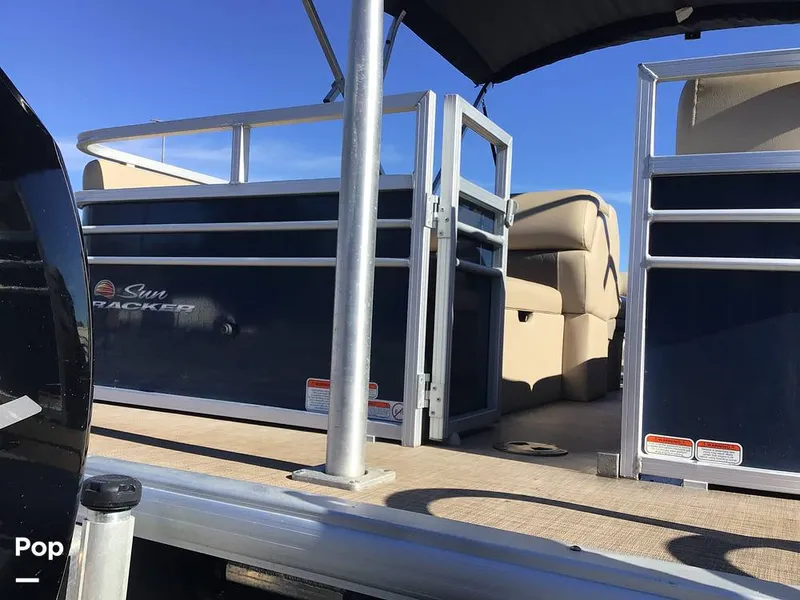 Slide: The Image of Sun Tracker Party Barge 22 DLX 2022 - 15071508