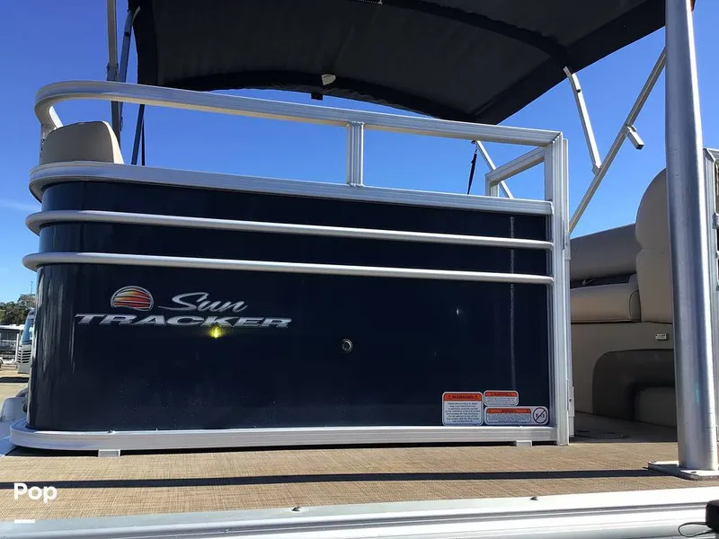 Slide: The Image of Sun Tracker Party Barge 22 DLX 2022 - 15071511