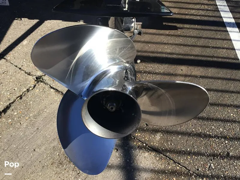 Slide: The Image of Sun Tracker Party Barge 22 DLX 2022 - 15071513