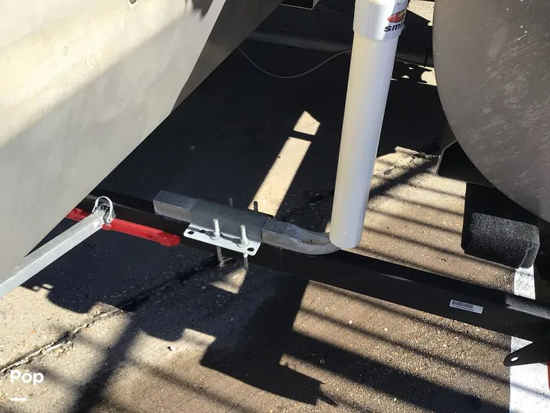 Slide: The Image of Sun Tracker Party Barge 22 DLX 2022 - 15071514