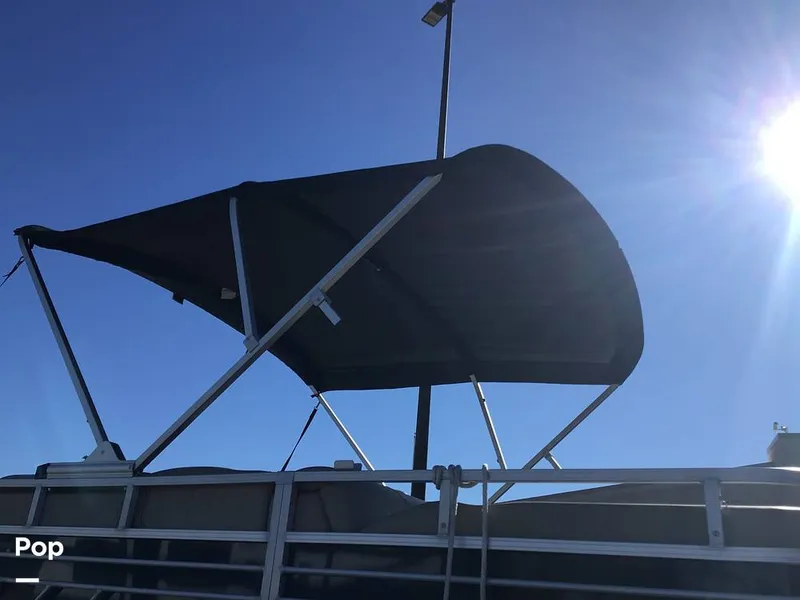 Slide: The Image of Sun Tracker Party Barge 22 DLX 2022 - 15071516