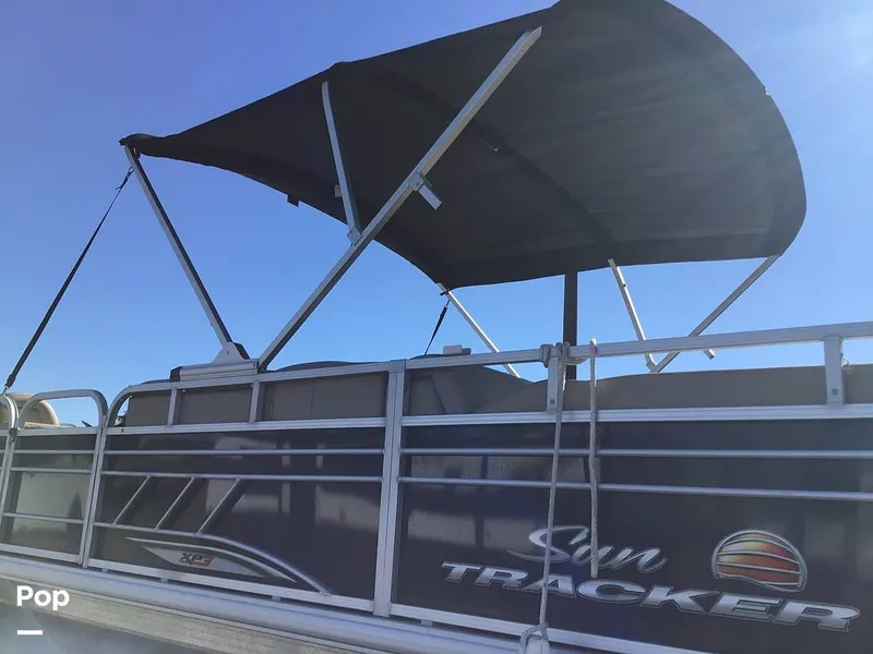 Slide: The Image of Sun Tracker Party Barge 22 DLX 2022 - 15071503