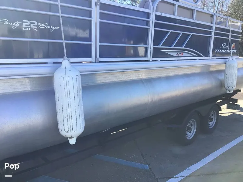 Slide: The Image of Sun Tracker Party Barge 22 DLX 2022 - 15071519