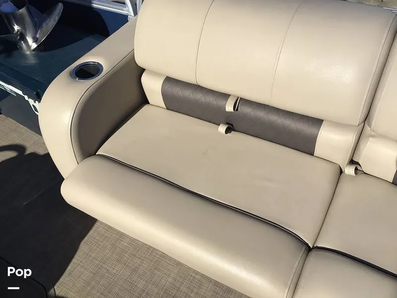 Slide: The Image of Sun Tracker Party Barge 22 DLX 2022 - 15071527