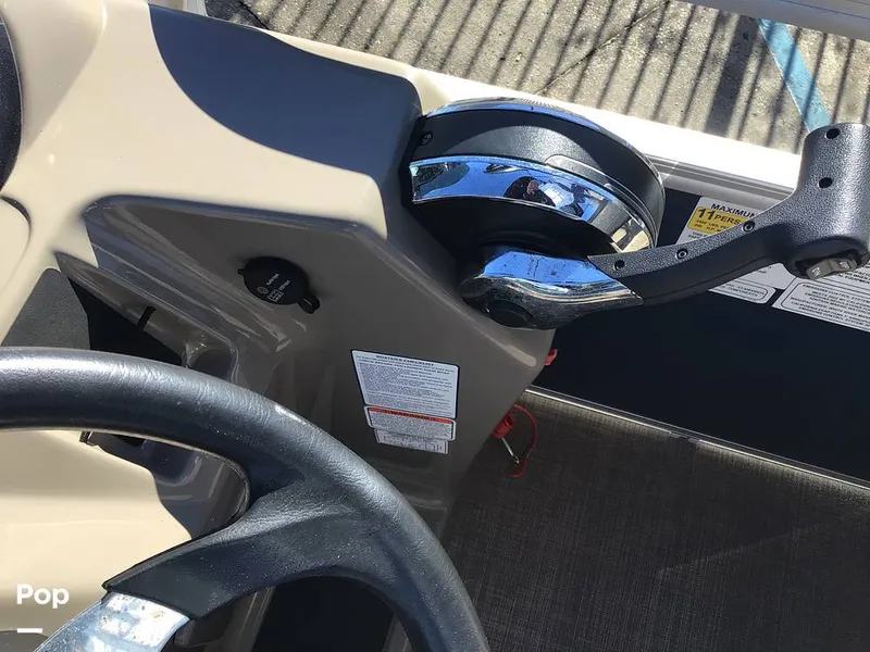 Slide: The Image of Sun Tracker Party Barge 22 DLX 2022 - 15071533