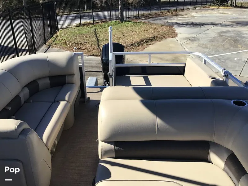 Slide: The Image of Sun Tracker Party Barge 22 DLX 2022 - 15071539