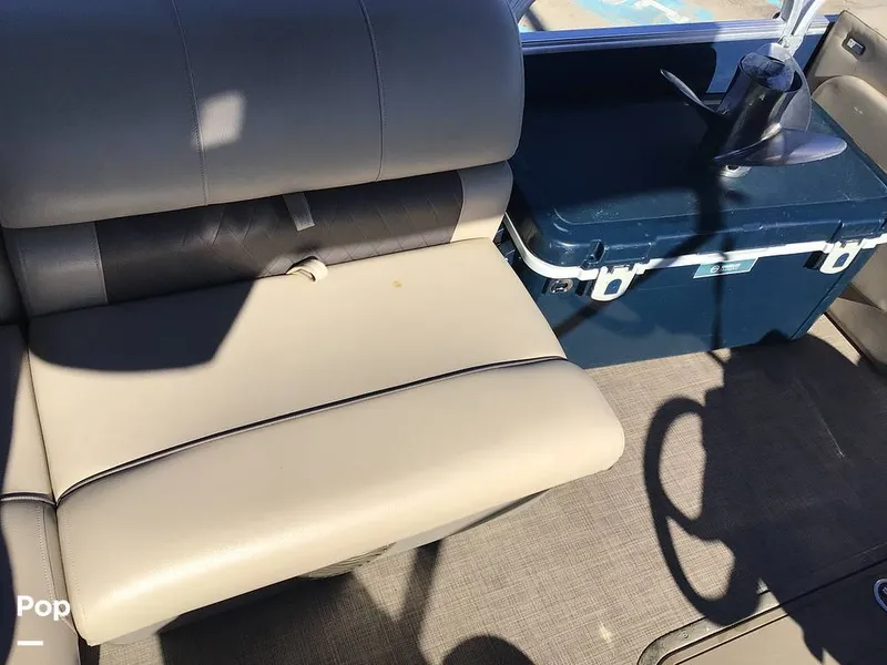 Slide: The Image of Sun Tracker Party Barge 22 DLX 2022 - 15071540