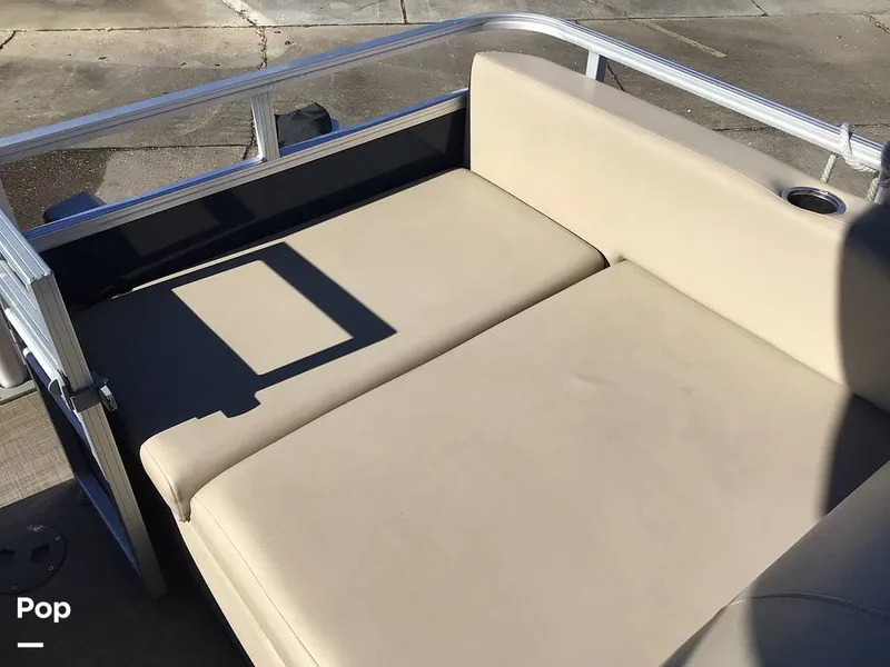 Slide: The Image of Sun Tracker Party Barge 22 DLX 2022 - 15071543