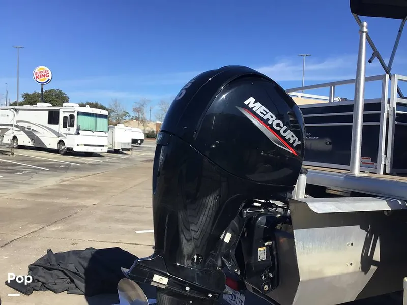 Slide: The Image of Sun Tracker Party Barge 22 DLX 2022 - 15071500