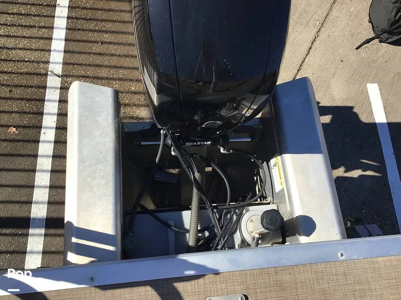 Slide: The Image of Sun Tracker Party Barge 22 DLX 2022 - 15071547