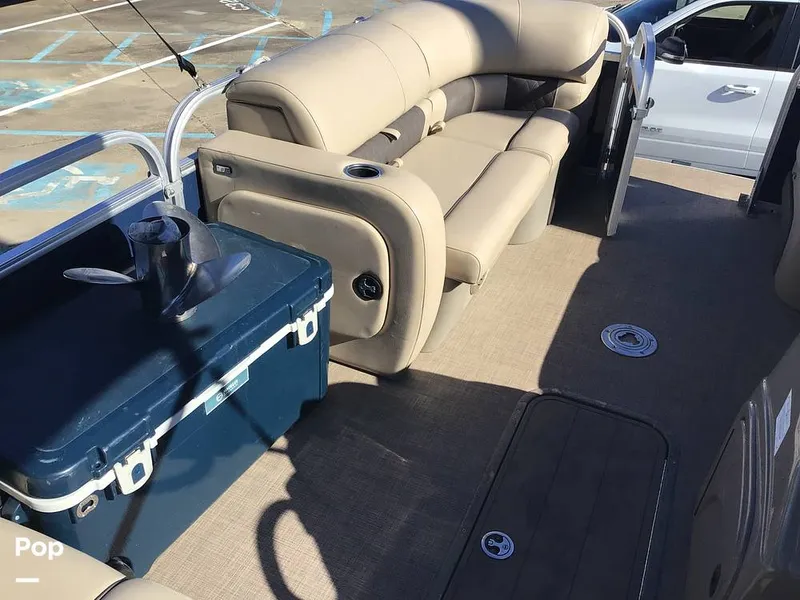 Slide: The Image of Sun Tracker Party Barge 22 DLX 2022 - 15071553