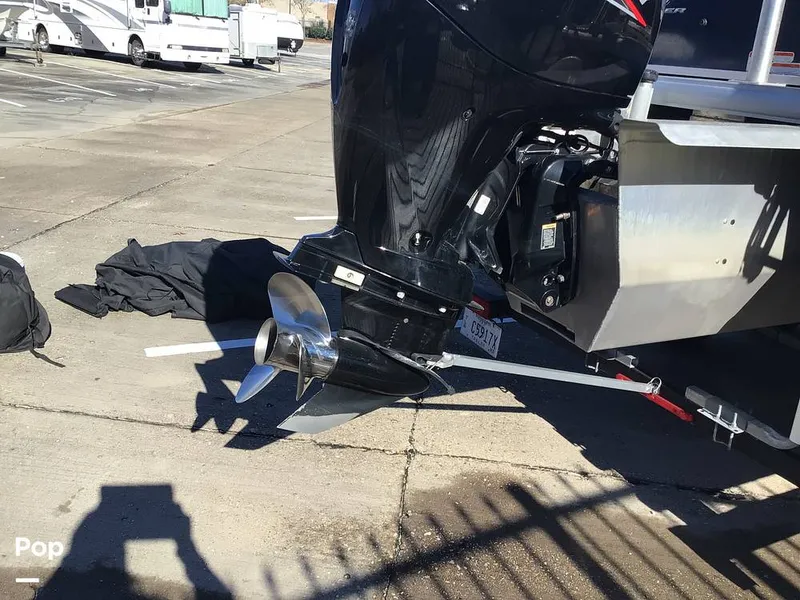 Slide: The Image of Sun Tracker Party Barge 22 DLX 2022 - 15071501