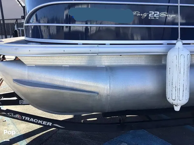 Slide: The Image of Sun Tracker Party Barge 22 DLX 2022 - 15086900