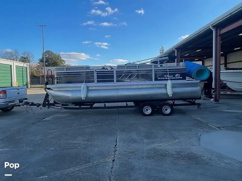 Slide: The Image of Sun Tracker Party Barge 22 DLX 2022 - 15086902