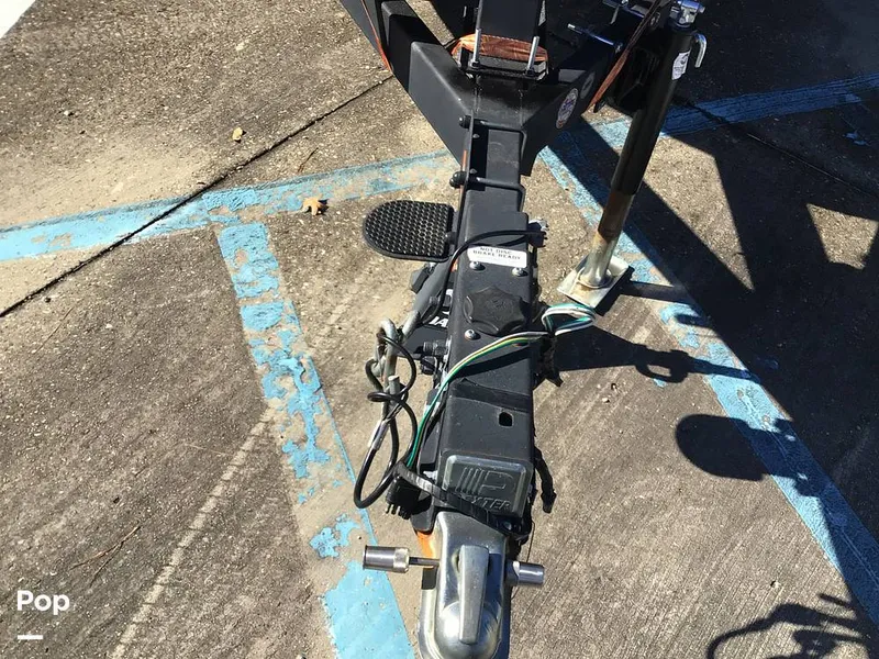 Slide: The Image of Sun Tracker Party Barge 22 DLX 2022 - 15071489