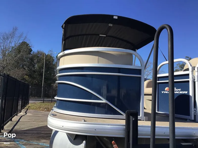 Slide: The Image of Sun Tracker Party Barge 22 DLX 2022 - 15071491