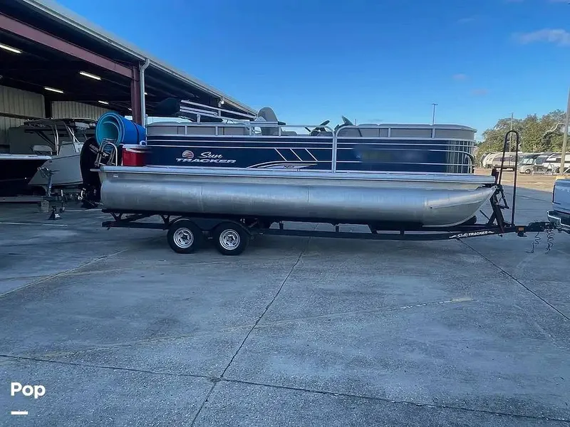 Slide: The Image of Sun Tracker Party Barge 22 DLX 2022 - 15086901