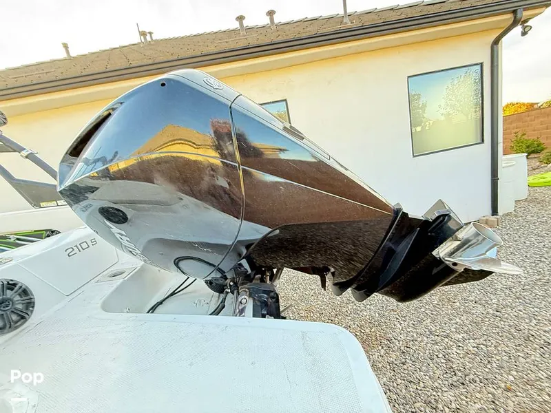 Slide: The Image of Tahoe 210S 2022 - 14943379