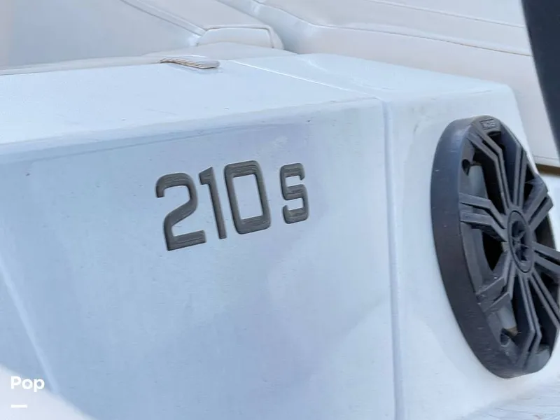 Slide: The Image of Tahoe 210S 2022 - 14943380