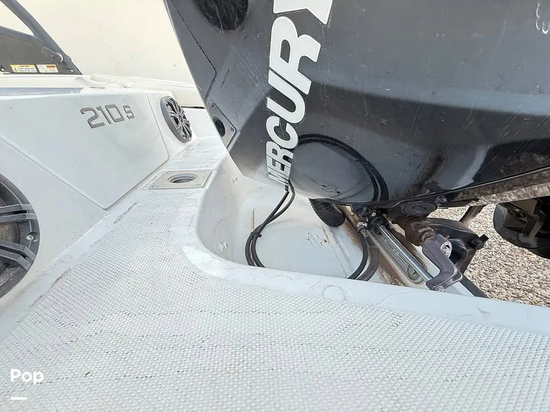 Slide: The Image of Tahoe 210S 2022 - 14943383