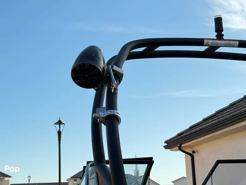 Slide: The Image of Tahoe 210S 2022 - 14943391