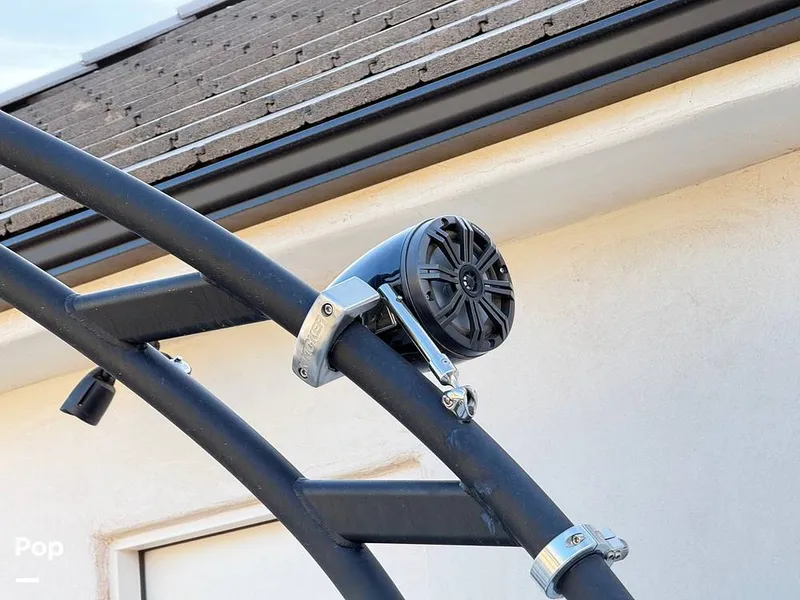 Slide: The Image of Tahoe 210S 2022 - 14943396