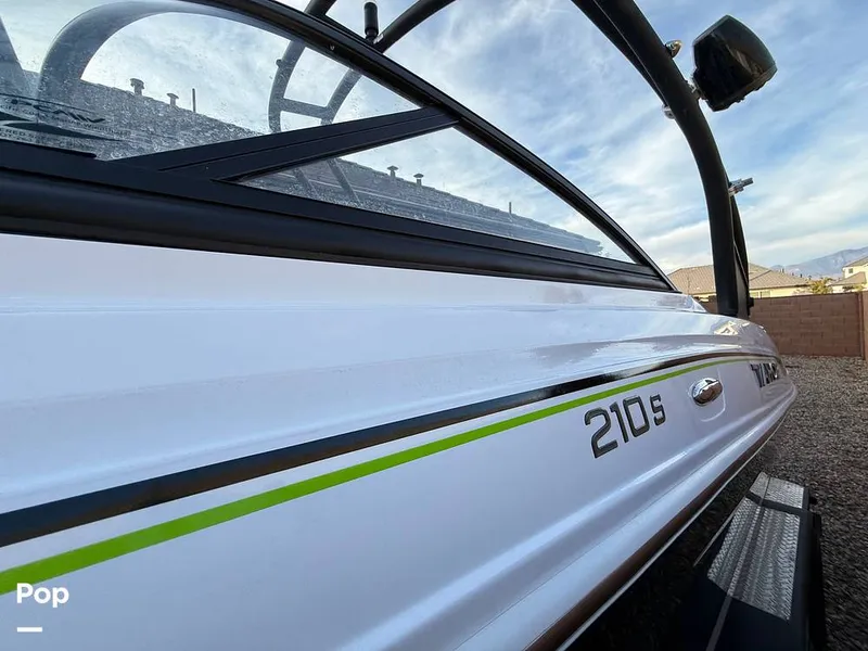 Slide: The Image of Tahoe 210S 2022 - 14943411