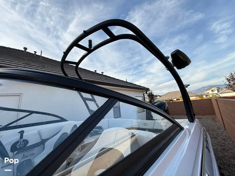 Slide: The Image of Tahoe 210S 2022 - 14943413