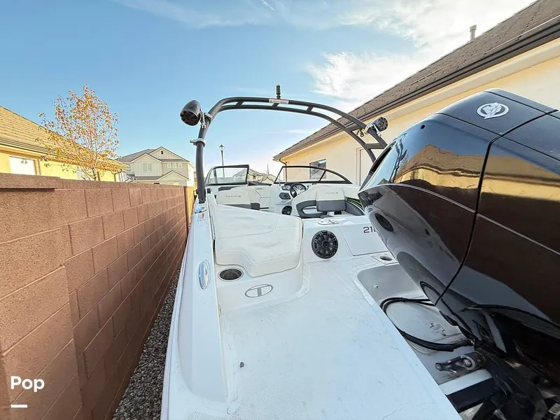 Slide: The Image of Tahoe 210S 2022 - 14943388