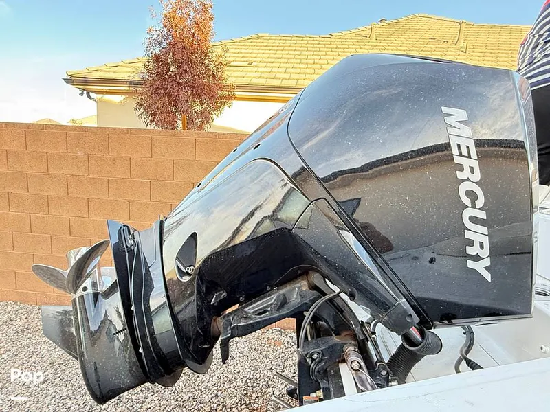 Slide: The Image of Tahoe 210S 2022 - 14943375