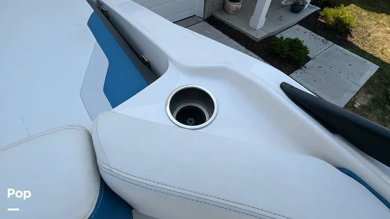 Slide: The Image of Regal 2000 ES 2015 - 14364864